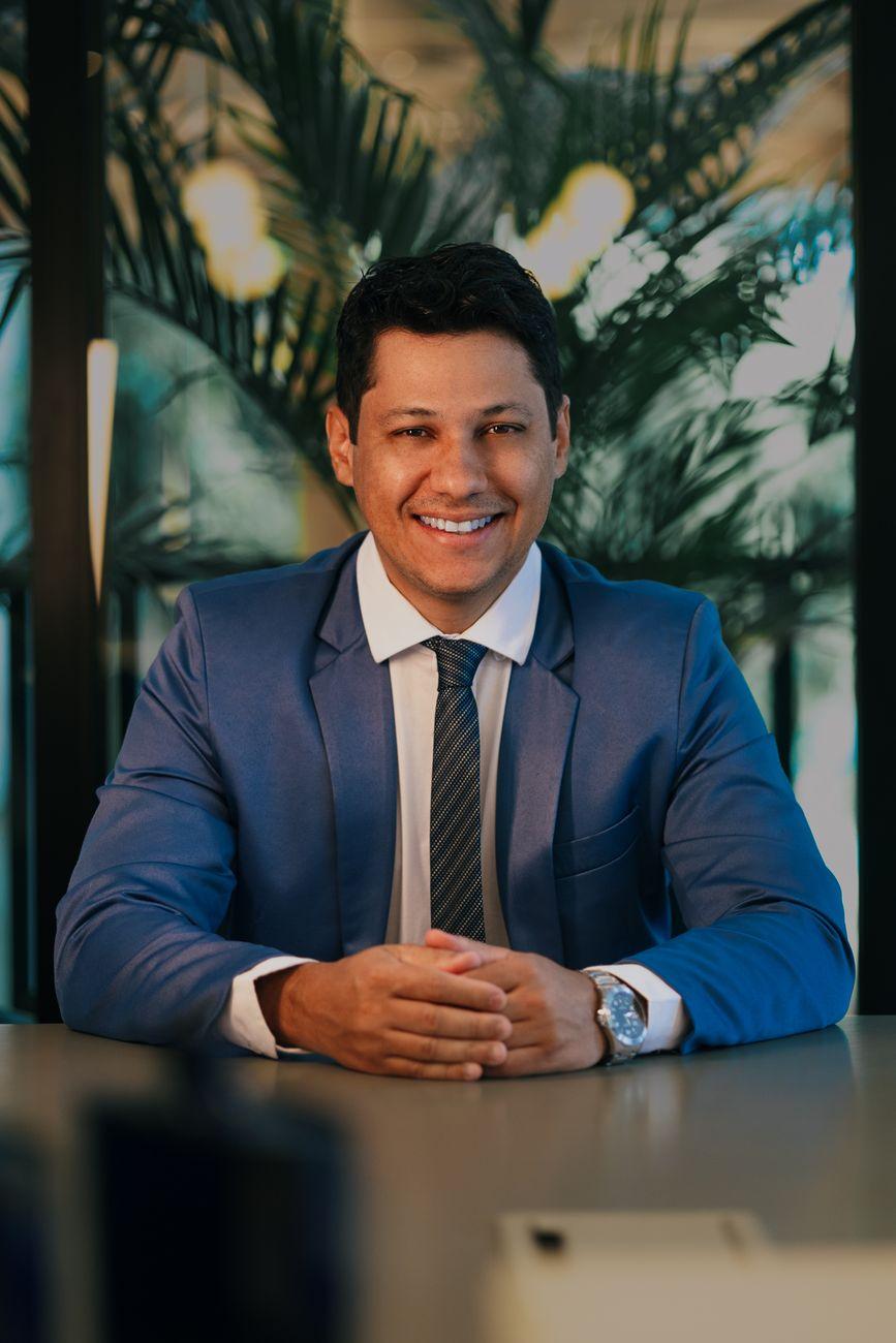 Dr. Julian Vella, Partner