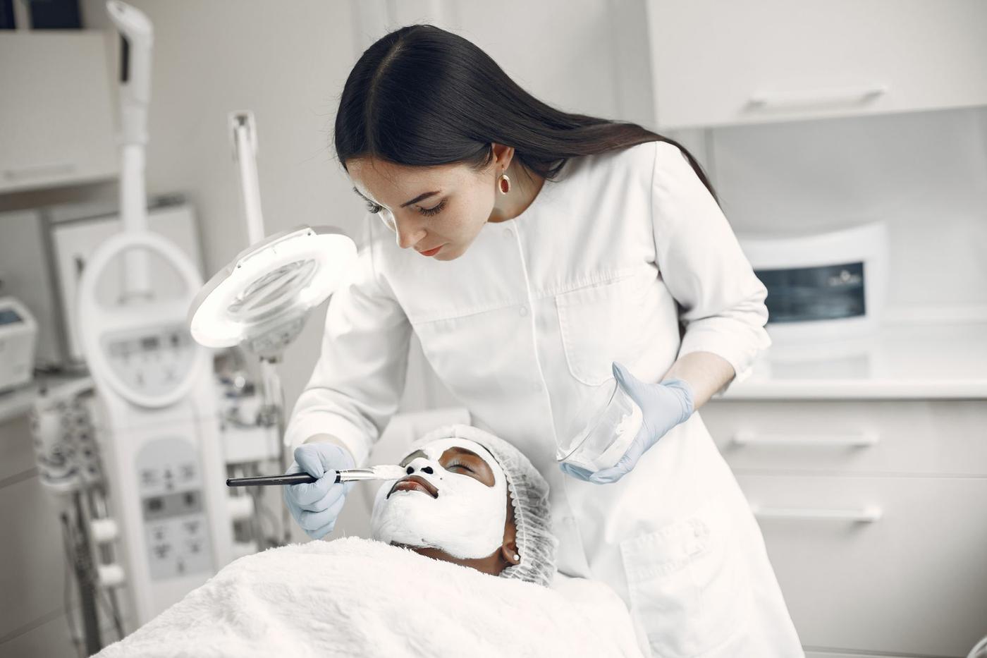 Chiara Vella, facialist