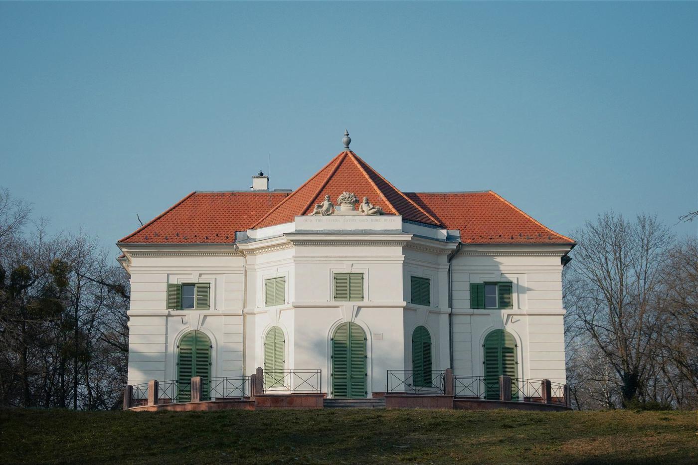 A room within the historic villa
